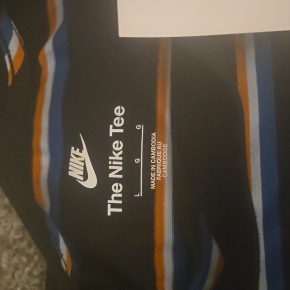 New Nike multi-stripe Tee size L - Picture 4 of 5